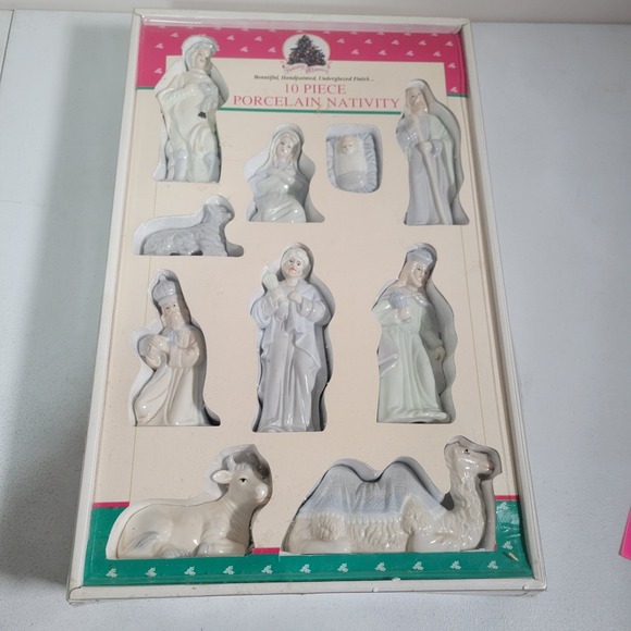 The Unbranded Brand Other - Dynasty Classics Holiday Classics Handpainted 10 Piece Nativity Set Vintage 0567